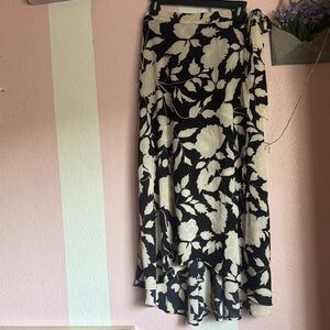 Jaclyn Smith Black & Cream Floral High-Low Wrap Skirt